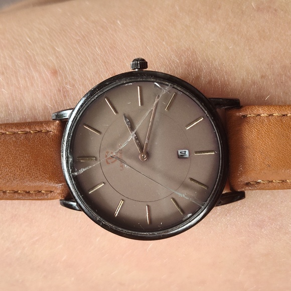 Lavaredo watch with genuine leather band(cracked glass) - Picture 1 of 7